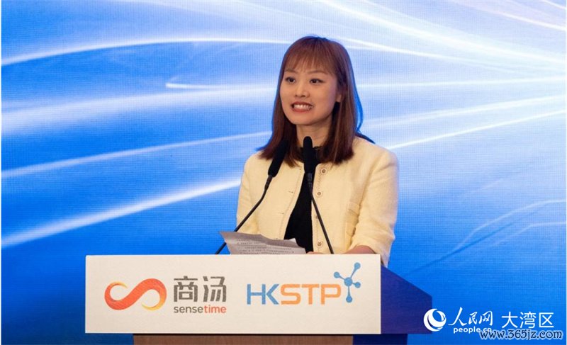 图2.香港特区政府立异科技及工业局副局长张曼莉致辞。东谈主民网实习生 韩宇轩摄